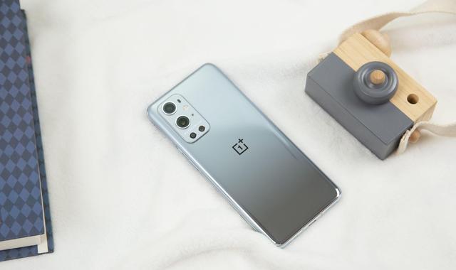 一加科技|哈苏影像+65W快充+5nm芯片,12+256G降1300,高端旗舰被迫清仓