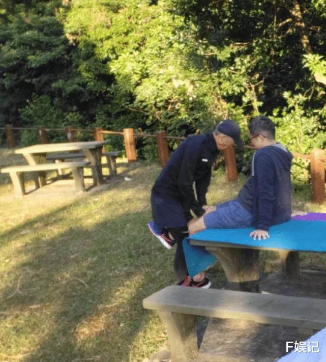 周润发|吴岱融分享港星爬山队日常 除周润发黄日华外 还有很多老戏骨现身