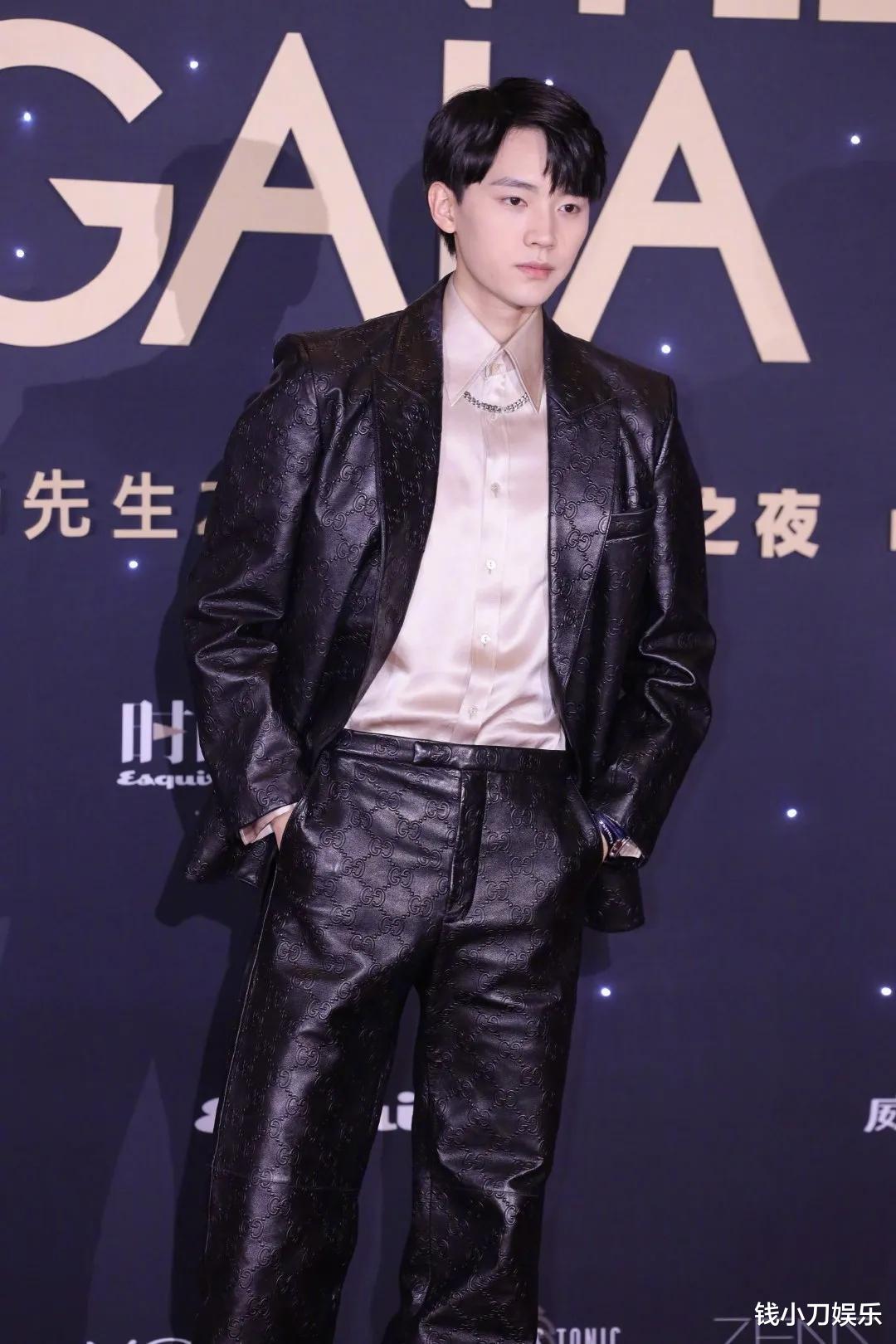 张雨绮|时尚先生红毯：张雨绮穿得像机器人，宋轶精修生图没差别