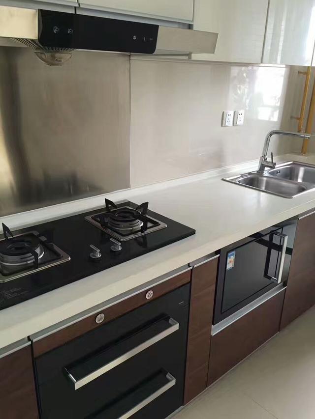 |婆婆帮忙装修的婚房,整体硬装还是不错的,可窗户为什么不装栏杆