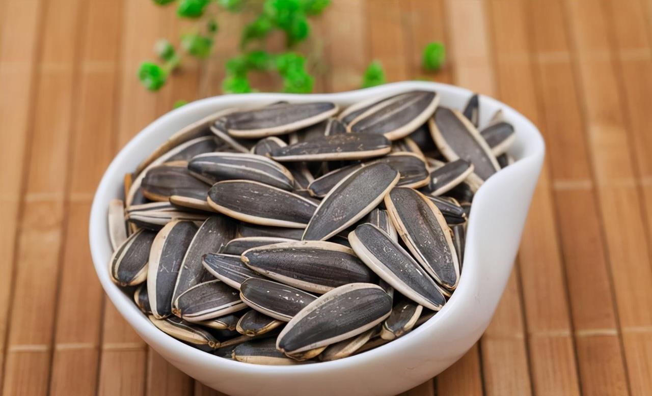 瓜子 减肥不能碰“瓜子”？坦白说：不想腰上长赘肉，3种主食莫贪吃