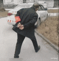 小叶娱记 被蜜蜂蛰了,奶奶说拔罐逼出毒血就好了”,但为啥却越长越大...