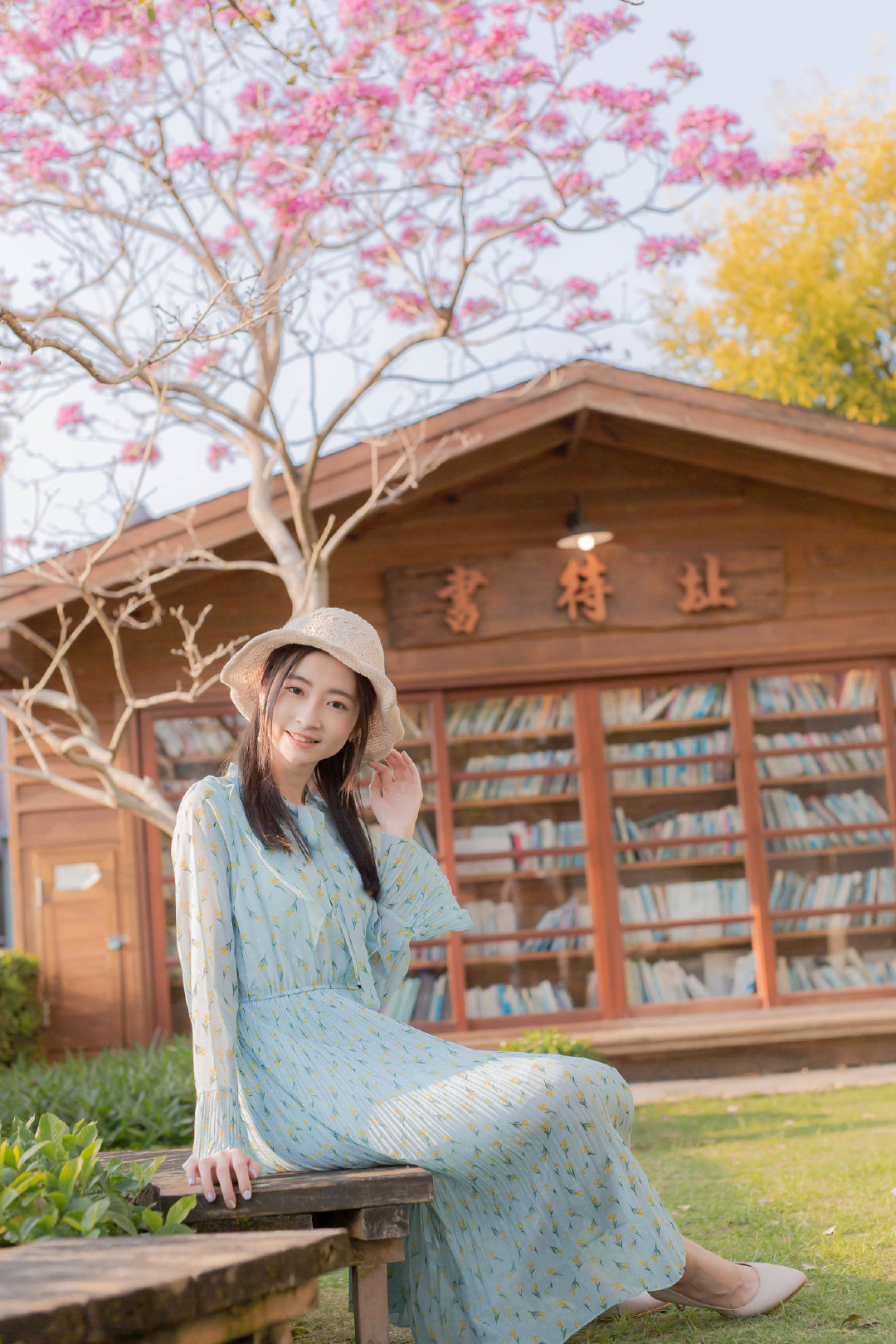 小范儿说穿搭|夏天入手一件碎花裙，感觉整个夏天都温柔起来了
