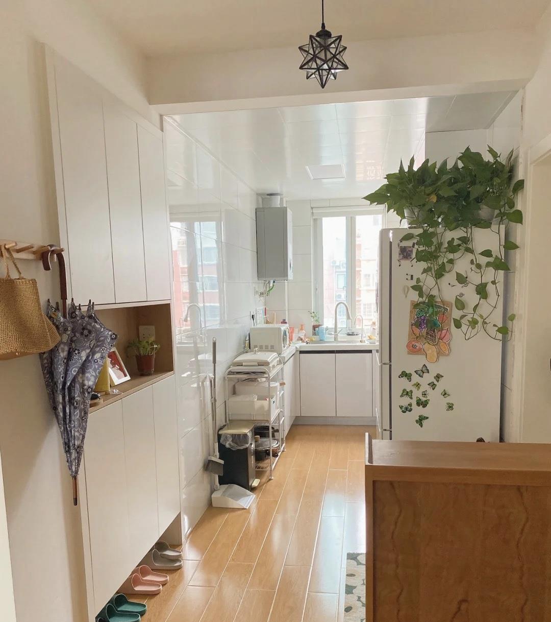 “穷装”为什么越来越流行？看完这个“三无”设计的家，就知道了