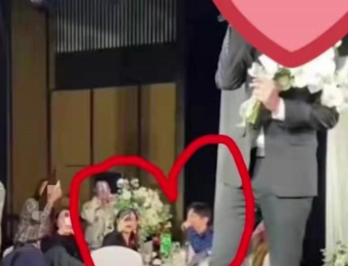 王鸥|金晨被李斯丹妮掰弯？王鸥未婚先孕？唐嫣营销尴尬？