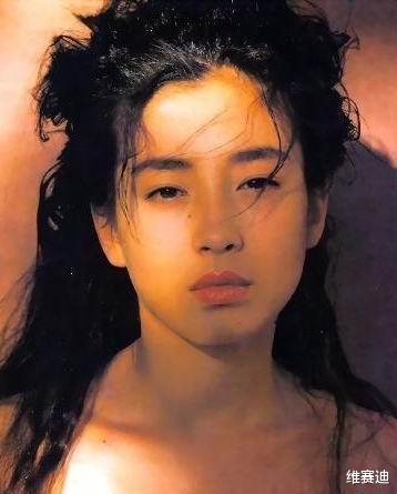 宫泽理惠|宫泽理惠的悲剧人生，老妈视钱如命，老爸还是个提裤就走的老白男