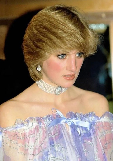 戴安娜20歲懷上威廉，穿著粉藍色的公主裙睡著，像落入凡間的精靈-圖2