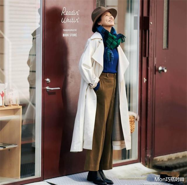 Mon巧搭时尚|秋冬穿大衣只会配靴子？翻翻这本日杂，你就知道怎么穿了，特时髦