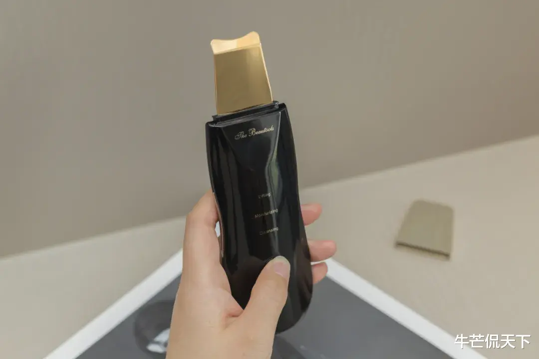 杨幂|用尽全力扮嫩的杨幂，却被嘲笑像许凯的姨妈？