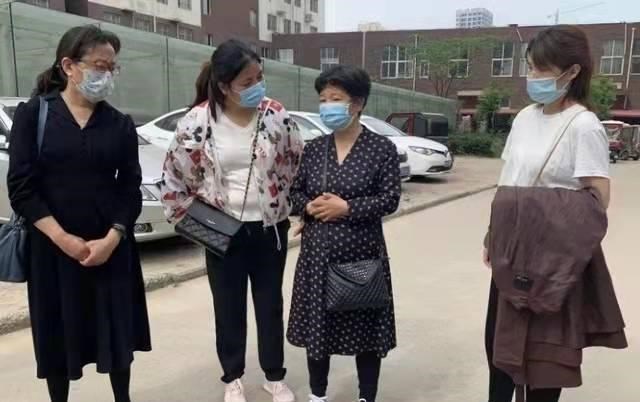 巴黎时装周|杜新枝铁粉宣布退出，不承认自己是杜粉，被指听到了风声