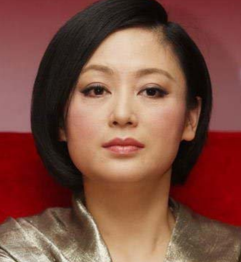 陈红|把杨幂从剧组开除，公开骂吴君如，携子上位的陈红比想象中有手段