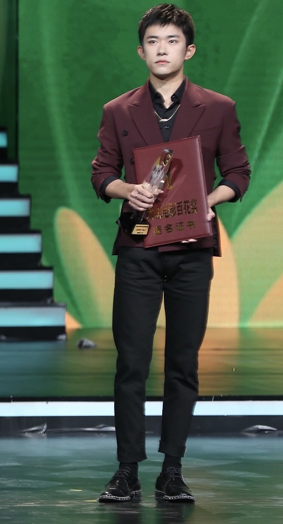 BiuFashion 易烊千玺真是长大了,穿着打扮太有范了挺有范,男友力爆棚