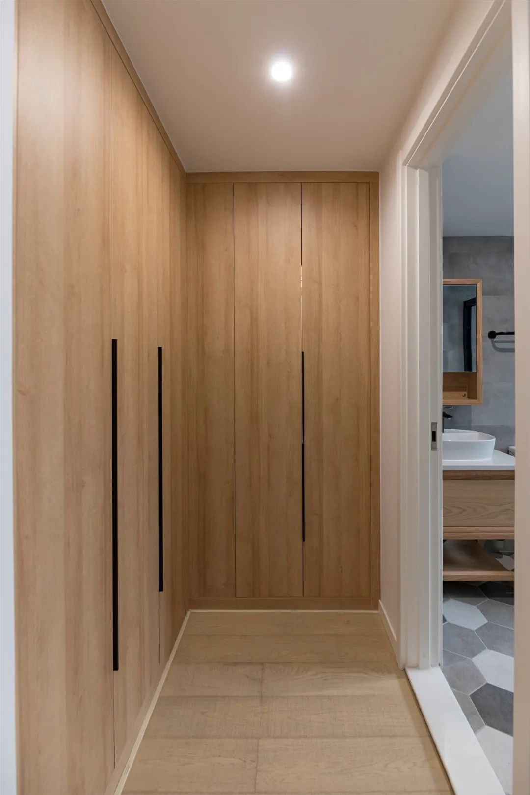 关于衣帽间的5个黄金布局，好看又实用，档次提升了不止一点点！