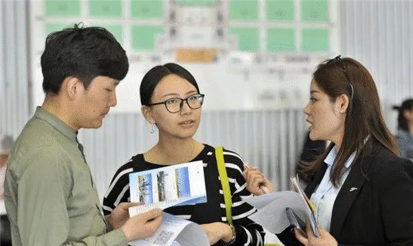 理想之城|985硕士的无奈：32岁月薪不到4000元，受高等教育却过着低配生活