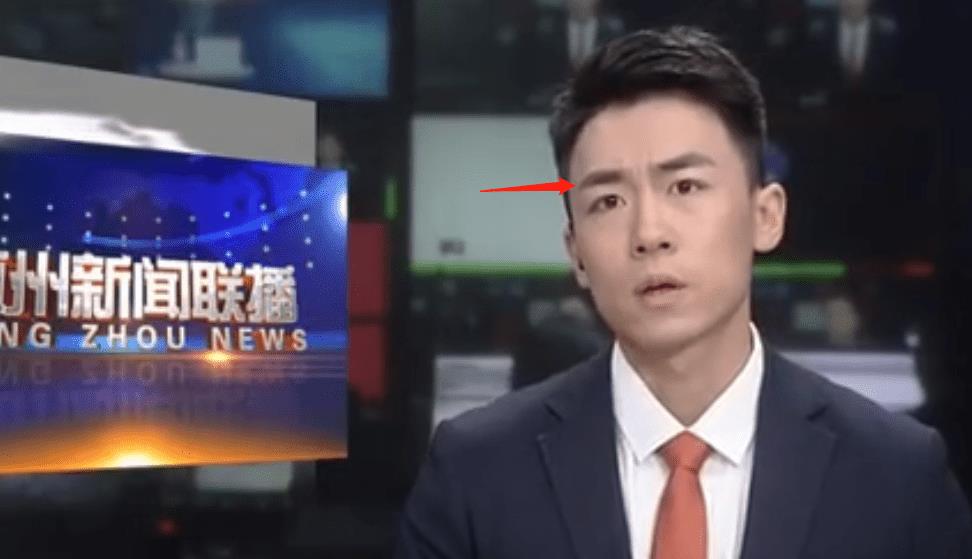 董卿|天津交通广播直播失控,再看央视事故瞬间,董卿、倪萍不愧是一姐