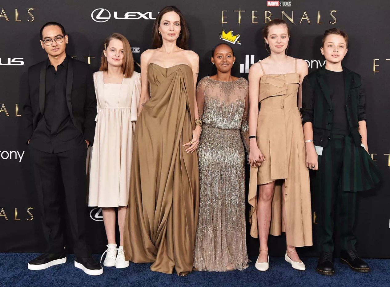 古装剧|朱莉久违高调营业,女儿穿她几年前旧衣,昔日女神似乎已经没落!