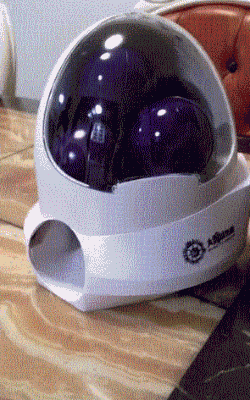 |“姑娘，在办公室千万要注意坐姿，被领导发现了会很尴尬”