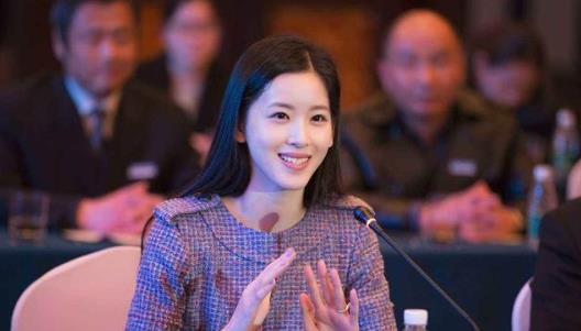 章泽天|章泽天晒健身照，弯腰那一刻，突然明白她早已不是当年的奶茶妹妹