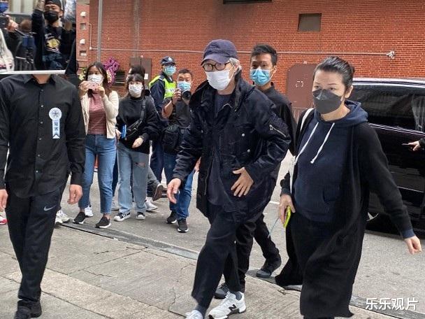 吴孟达|刘德华现身吴孟达葬礼：下车之后主动打招呼，严肃面对媒体镜头