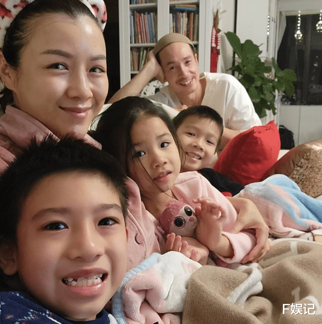 TVB|港圈艺人在元旦纷纷秀家庭温馨:陈豪婚后首次陪家人倒数迎元旦