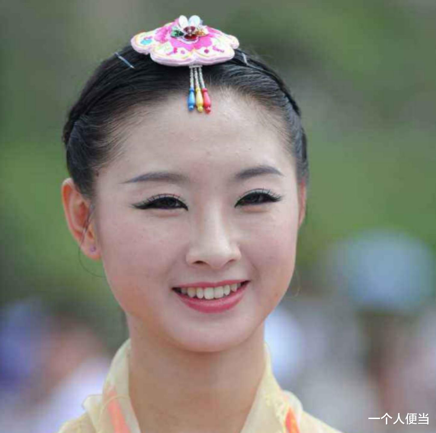 朝鲜的普通家庭，房子装修成啥样子？这都算豪宅了