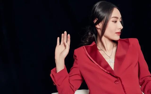InsDaily|21岁未婚先孕，坐拥上亿身家，退圈10年的梁洛施现在怎么样了？