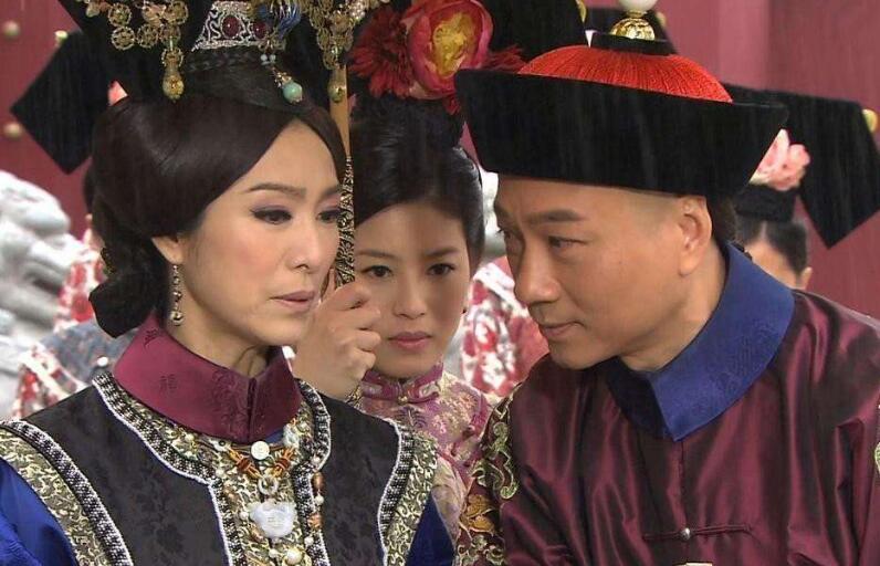 慈禧太后|慈禧如厕时，宫女口含温水候在一旁，太后是真会享受