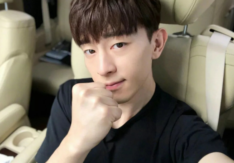 十万个家居为什么|走进邓伦现实中的家,家里有健身房和音乐室,这样的生活太自律了