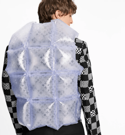 文山身边大小事 一件空气背心竟要2万6!贫穷的打工人理解不了这个时尚……