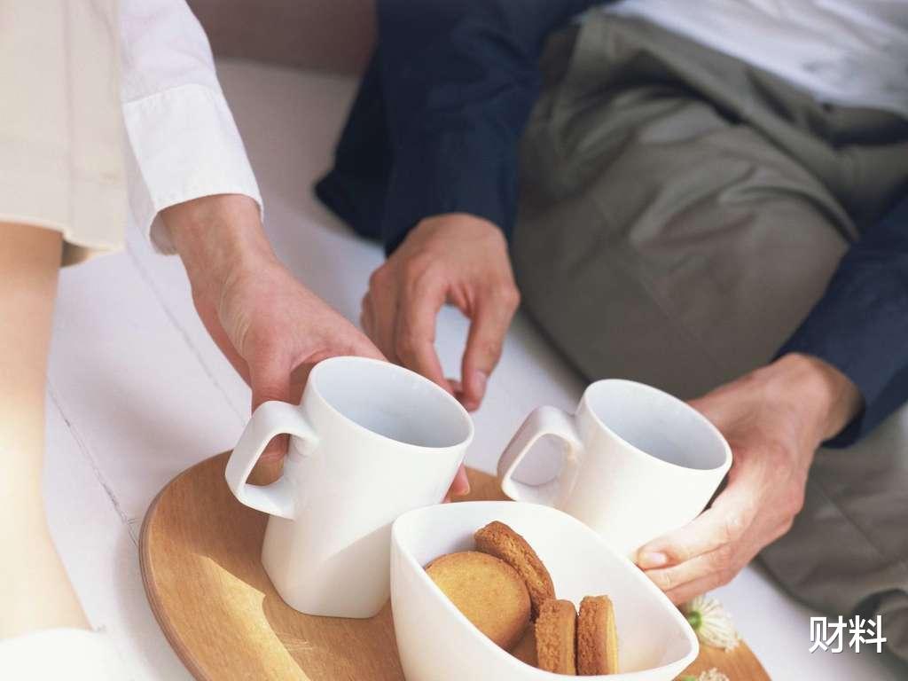 恒大冰泉 曾砸60亿广告还是少人买，亏损40亿后18亿贱卖，如今怎么样了