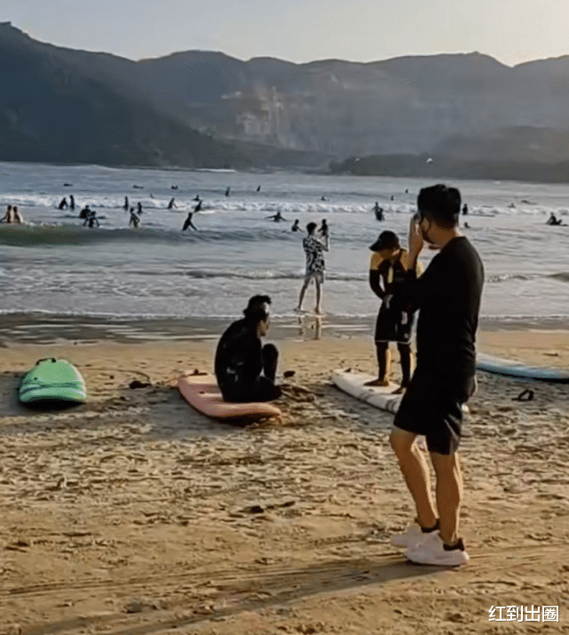 白敬亭|汪小菲离婚后放飞自我，在三亚后海蹦迪嗨玩，摇头晃脑异性缘超好