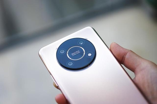 荣耀|快充改变生活 三款快充手机让你摆脱低电量危机