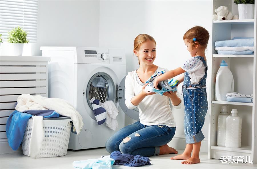 老张育儿|要不要让孩子做家务?四个小技巧,或能让孩子轻松爱上做家务