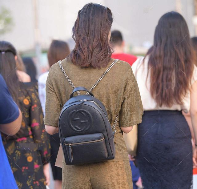 西装|棕色大衣这样穿也太好看了吧！简约又大气，满满的高级感