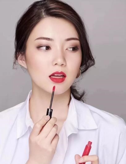 迪丽热巴|张哲瀚恋情被实锤？女孩模特出身，身材好颜值高，在一起至少5年