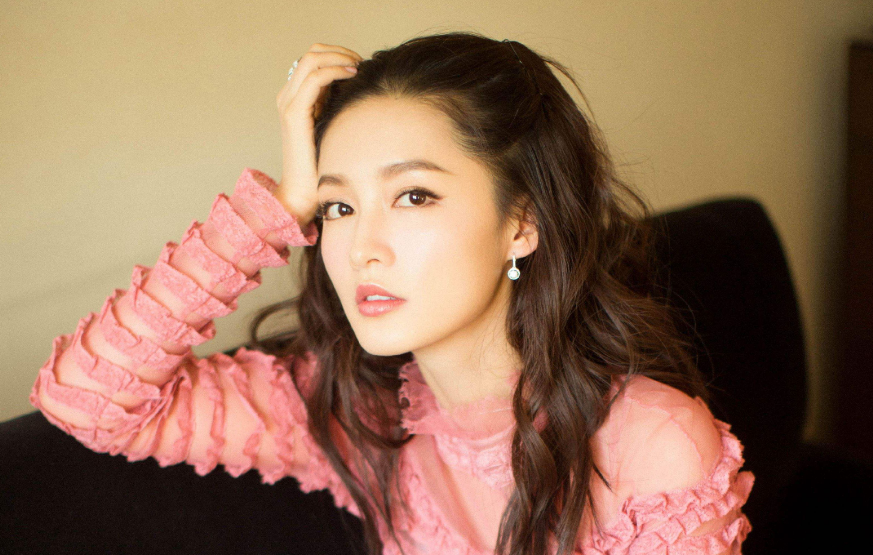 李晨|新生代四小花旦出炉?李沁数据超出赵露思1亿,但榜首却雷打不动