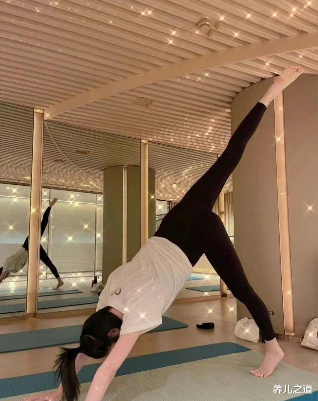 养儿之道|奚梦瑶挺孕肚和儿子自拍，网友却不看好，质疑“豪门生娃机器？”