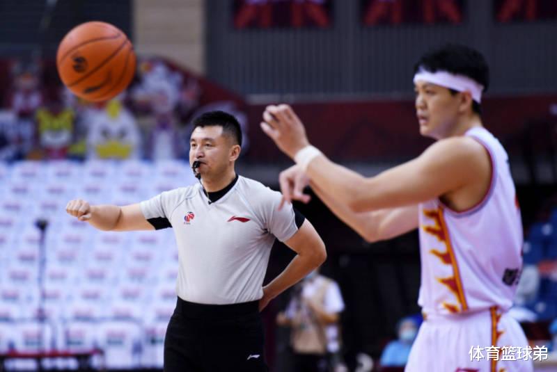 北京首钢队|裁判又唱主角了，这次竟连吹首钢两个犯规，而他们也由此败北
