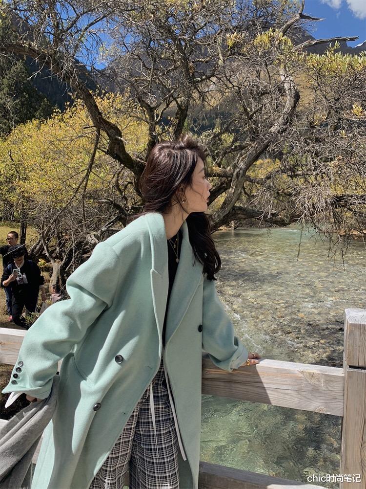 chic时尚笔记 下雪变装韩系女主角，如何成为像白鹿赵露思这样的氛围感控场者？