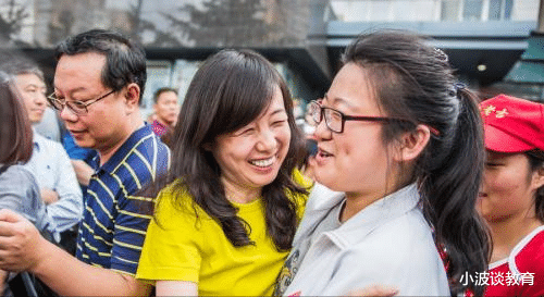 |兴高采烈，摆喜宴庆祝高考660分，女儿回家，父母被泼了一盆冷水