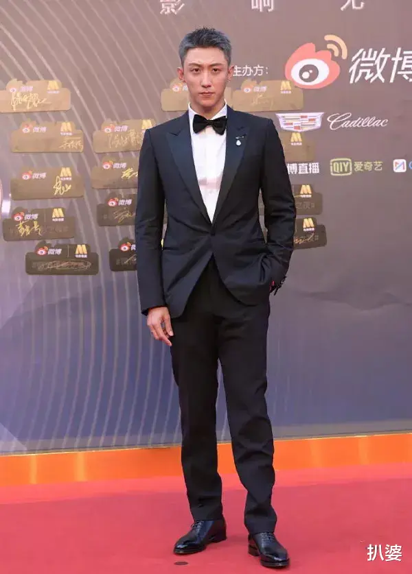 明星|这届大型红毯，男明星们是竞相比丑来了吧
