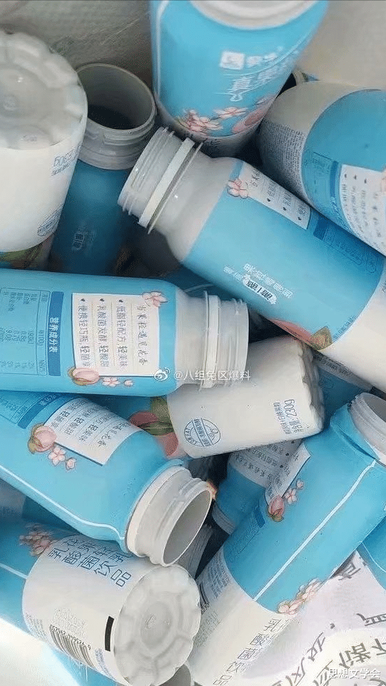 思想文学会 令人心痛！粉丝为明星投票，只要瓶盖不要牛奶，大量牛奶被倾倒