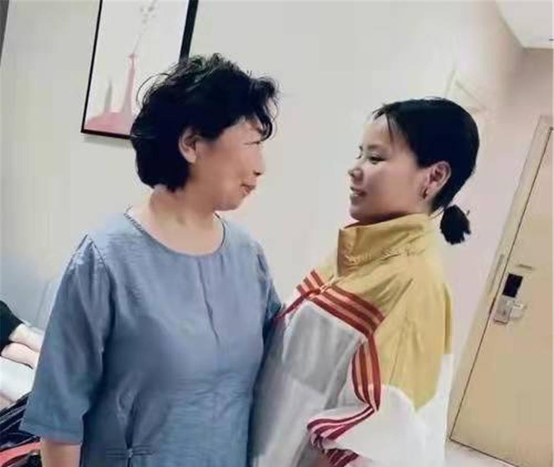 特殊原因暂不能发声，云昊出院后首开播，透露将对熊家追责到底