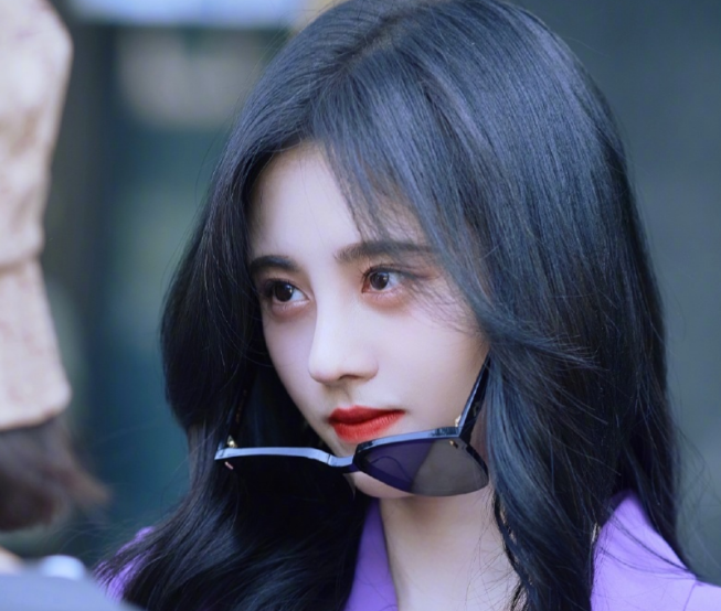 封潇声|自称冷白皮的鞠婧祎翻车太快！央视镜头下，整容的后遗症太明显