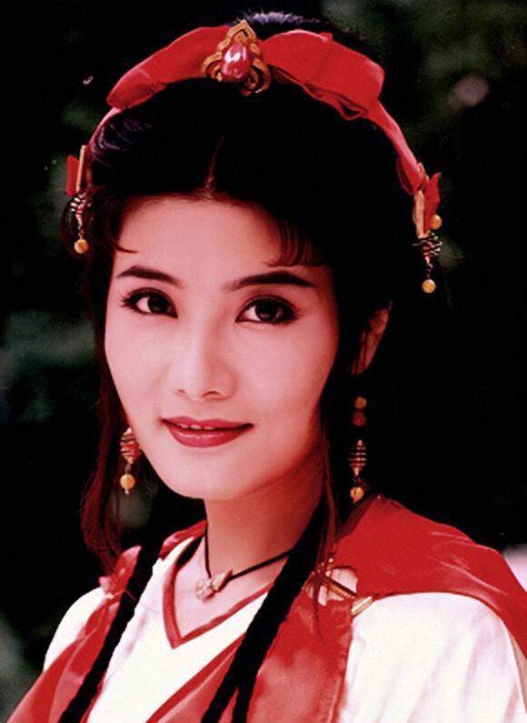 杨丽菁|52岁杨丽菁现身内地，开心分享隔离餐，曾因发表爱国言论被警告