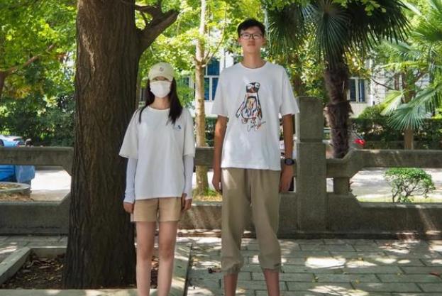 吴洪娜聊说育儿|身高2米，武汉大学新生葛旭航火了，宿舍的床都是学校为他定制的