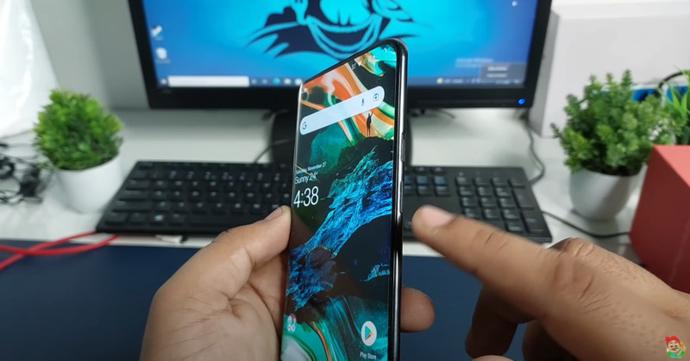 一加科技|疑似一加10 Pro跑分和开箱上手谍照曝光 成绩待优化,屏占比喜人