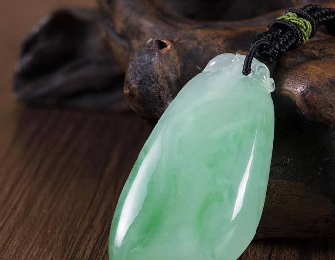 |翡翠福瓜的寓意很多，是一种百搭的饰品，男女老少都能佩戴