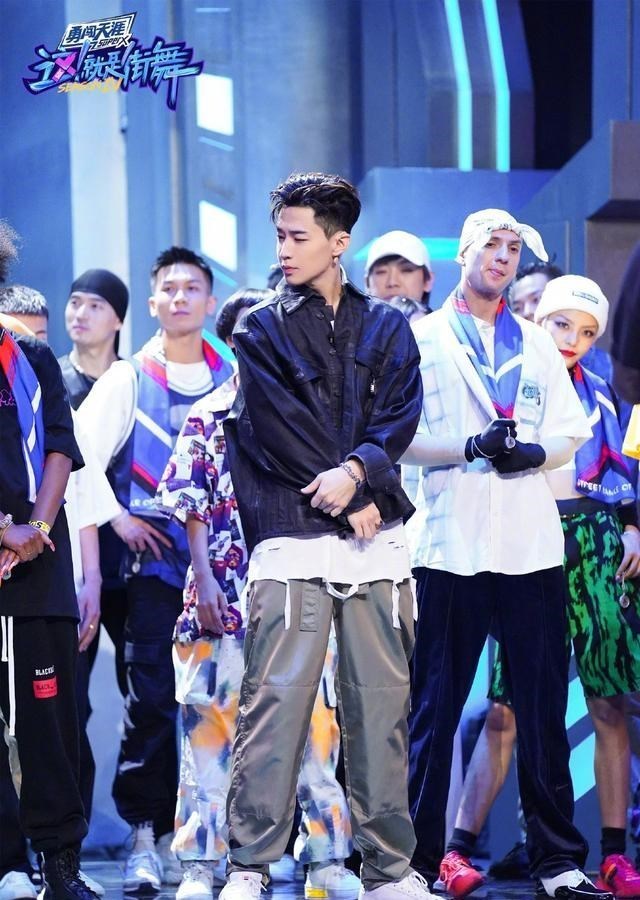 于月仙|街舞四首播好评不断，王一博帮队友圆梦，用实力和人品赢得尊重
