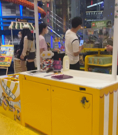 田雨橙|田亮一家在商场被偶遇，森碟个头高略微驼背，小亮仔爱吃糖豆